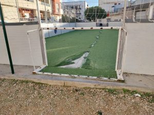 L’AJUNTAMENT D’ONDARA PRECINTA LA PISTA ESPORTIVA DE 3X3 DARRERE DEL CENTRE SOCIAL PER REALITZAR MILLORES DE SEGURETAT