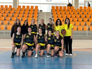 ELS INTEGRANTS DE L’ESCOLA ESPORTIVA MUNICIPAL DE BÀSQUET D’ONDARA HAN LLUÏT AQUEST CAP DE SETMANA LES NOVES EQUIPACIONS