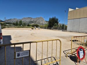 L’AJUNTAMENT D’ONDARA MILLORA I CONDICIONA L’APARCAMENT DEL FINAL DEL CARRER DOCTOR BARRAQUER