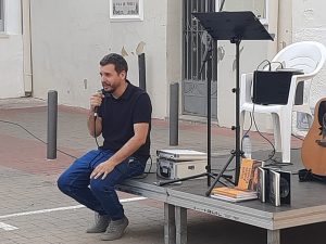 PAU ALABAJOS PRESENTÀ A ONDARA EL SEU DARRER TREBALL VERSOS A LA VIETNAMITA