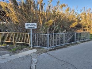 L’AJUNTAMENT D’ONDARA RENOVA LA BARANA DE LA PASSAREL·LA DEL BARRANQUET DE LA LLOSA PER A MILLORAR LA SEGURETAT DEL CAMÍ DE PAMIS CAP AL PARC COMERCIAL