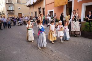 ONDARA CELEBRA EL CORPUS AMB UNA GRAN MOSTRA DE DANSES TRADICIONALS PELS CARRERS DEL CASC ANTIC