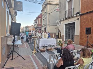 LES VEÏNES I ELS VEÏNS DEL CARRER SANT DOMÈNEC D’ONDARA CELEBREN AMB ÈXIT LA FESTIVITAT DEL SEU PATRÓ