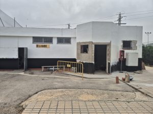 LA REGIDORIA DE MANTENIMENT DE L’AJUNTAMENT D’ONDARA HABILITA NOUS ASEOS PER AL PÚBLIC AL POLIESPORTIU MUNICIPAL VICENT ZARAGOZA