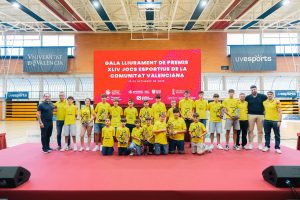 L’ESCOLA MUNICIPAL DE PILOTA D’ONDARA ARREPLEGA 10 TROFEUS AUTONÒMICS JECV 2025-26 I EL RECONEIXEMENT AL SEU COORDINADOR, JUANMA GARRIDO, EN ONE WALL